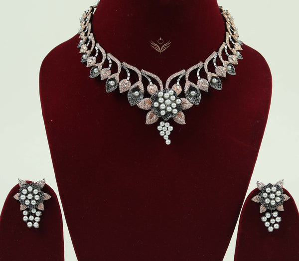 pearl petals black necklace set