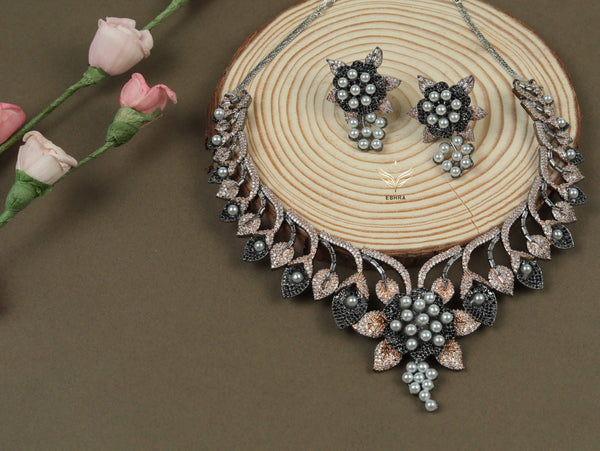 pearl petals black necklace set