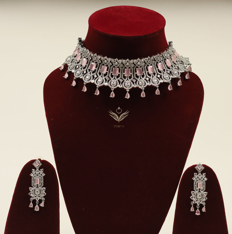 Delicate dreams necklace set
