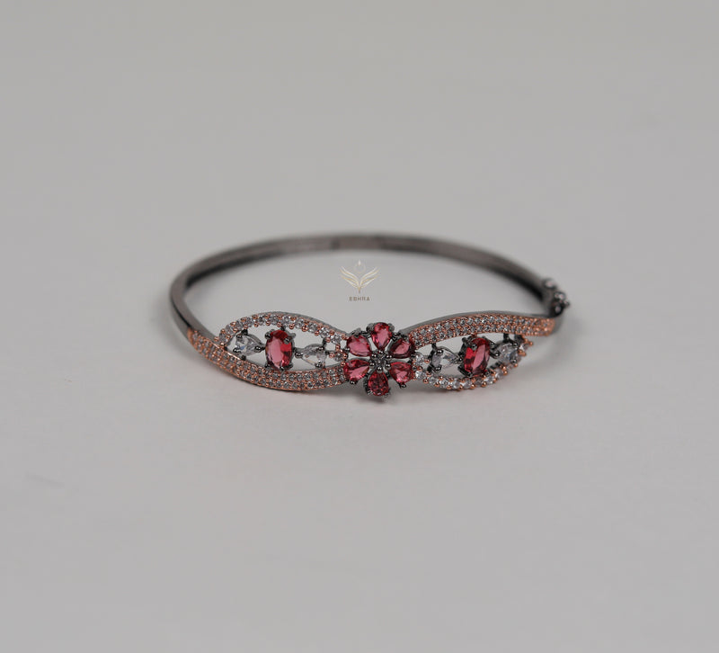 Emilys Graceful Link Bracelet