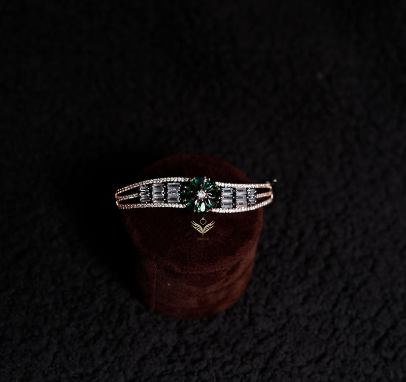 Jacksons Gentle Shine Emerald Bracelet