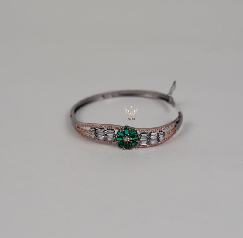 Jacksons Gentle Shine Emerald Bracelet