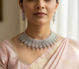 Lustrous lace necklace set