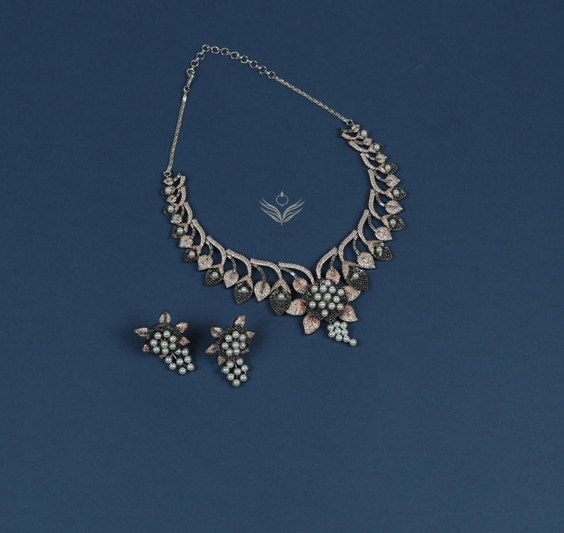 pearl petals black necklace set