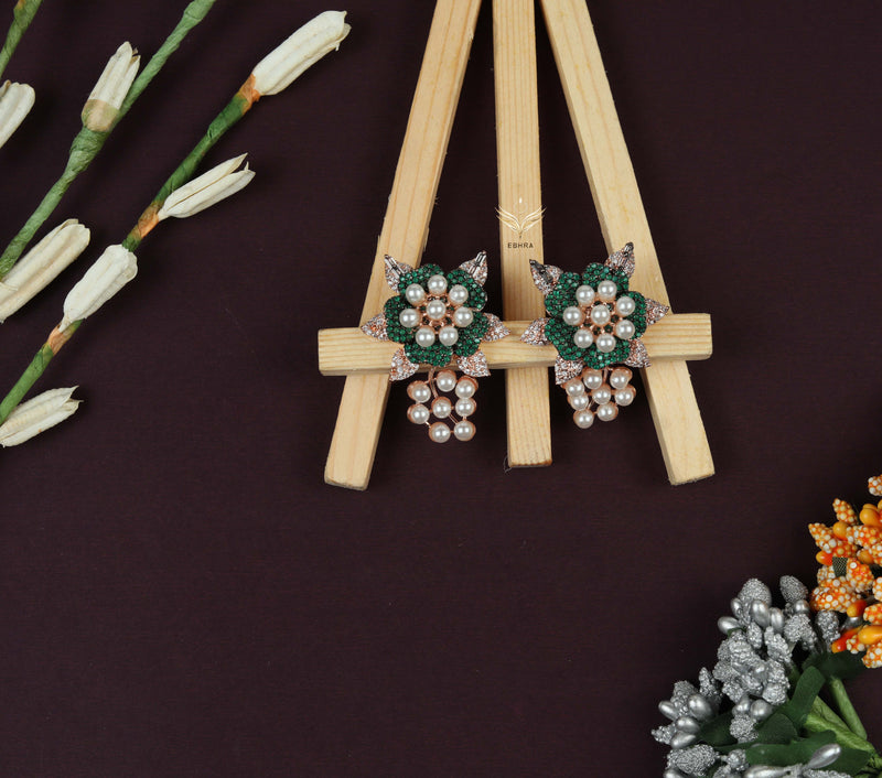 Pearl petals emerald green necklace set