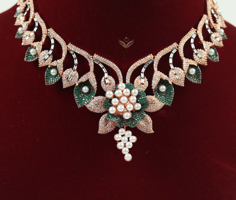 Pearl petals emerald green necklace set