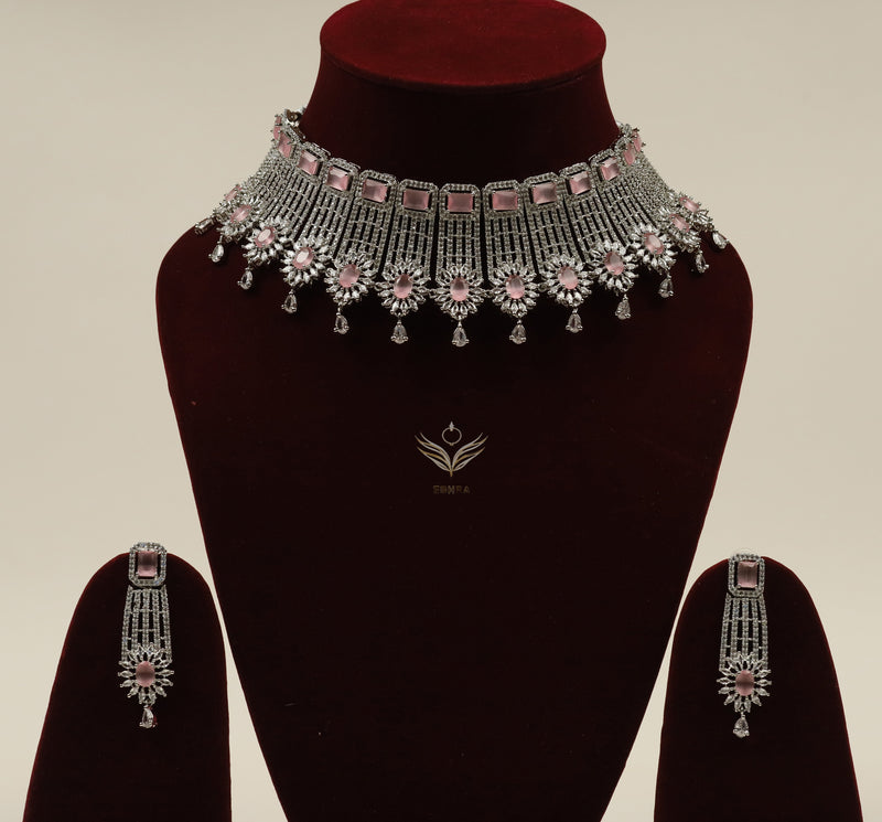 Lustrous lace necklace set