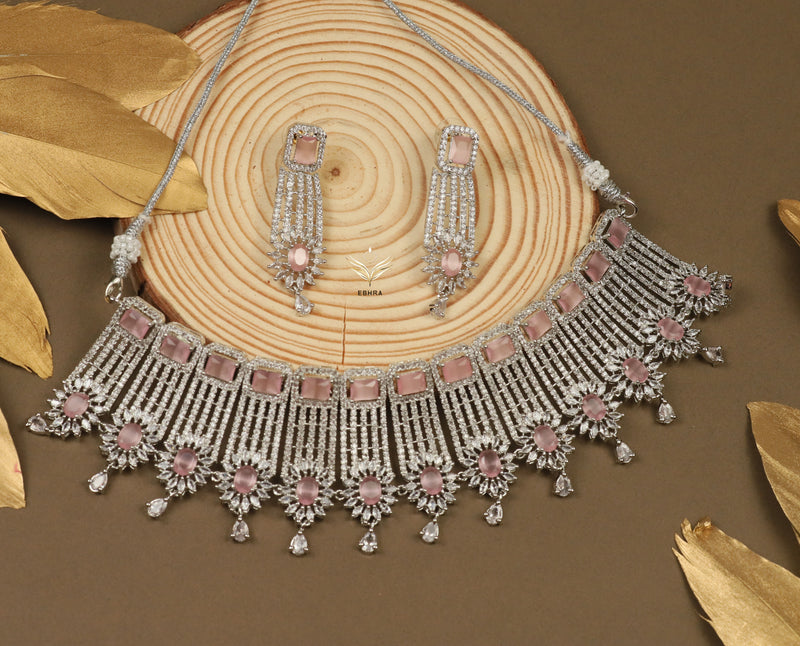 Lustrous lace necklace set