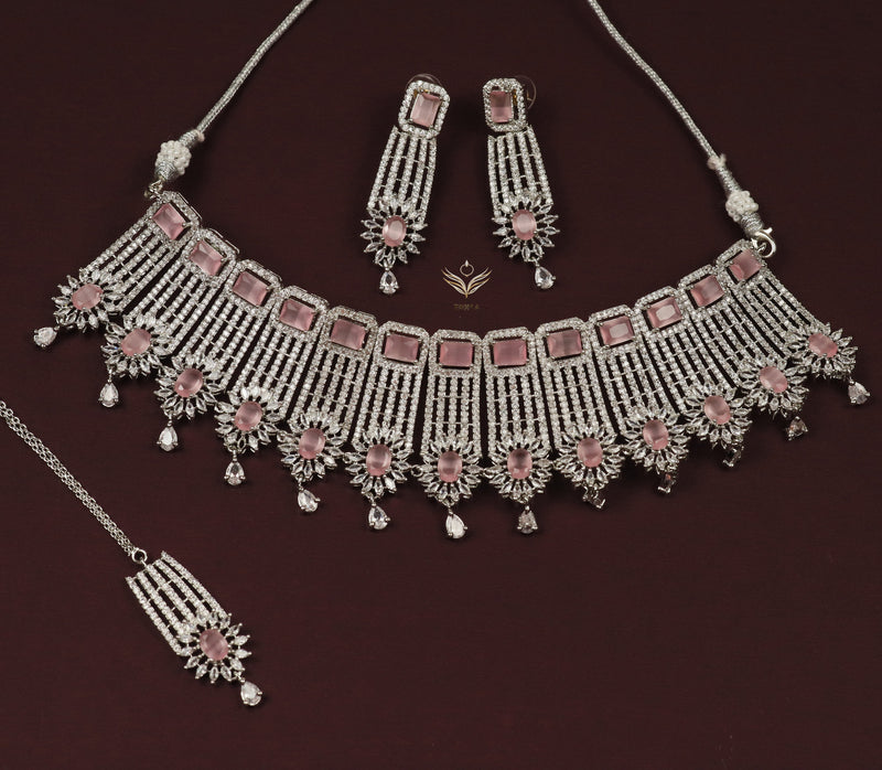 Lustrous lace necklace set