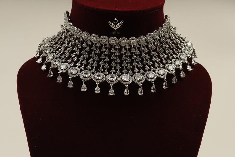 Velvet serenade white necklace set