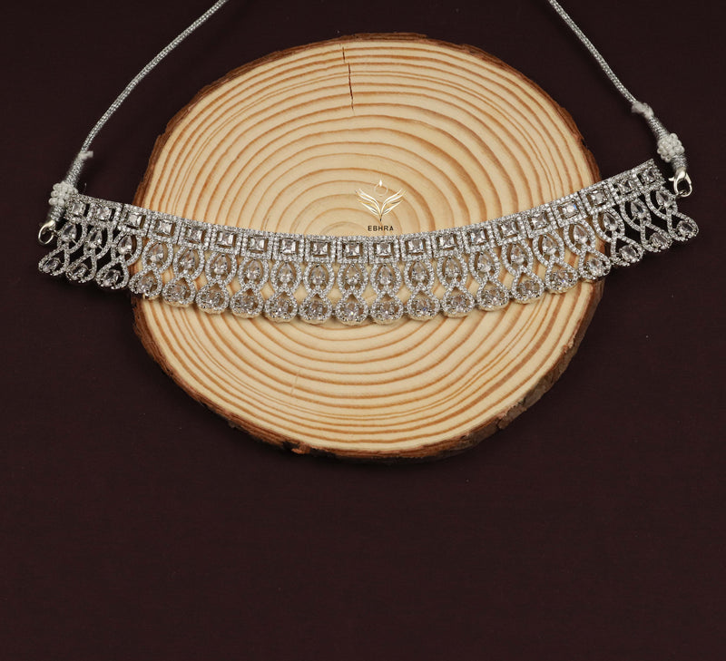 Vintage valor white necklace set