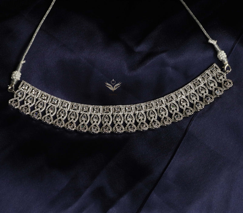 Vintage valor white necklace set