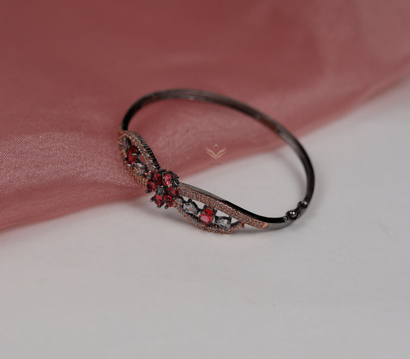 Emilys Graceful Link Bracelet
