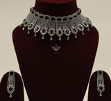 Lustrous lace necklace set