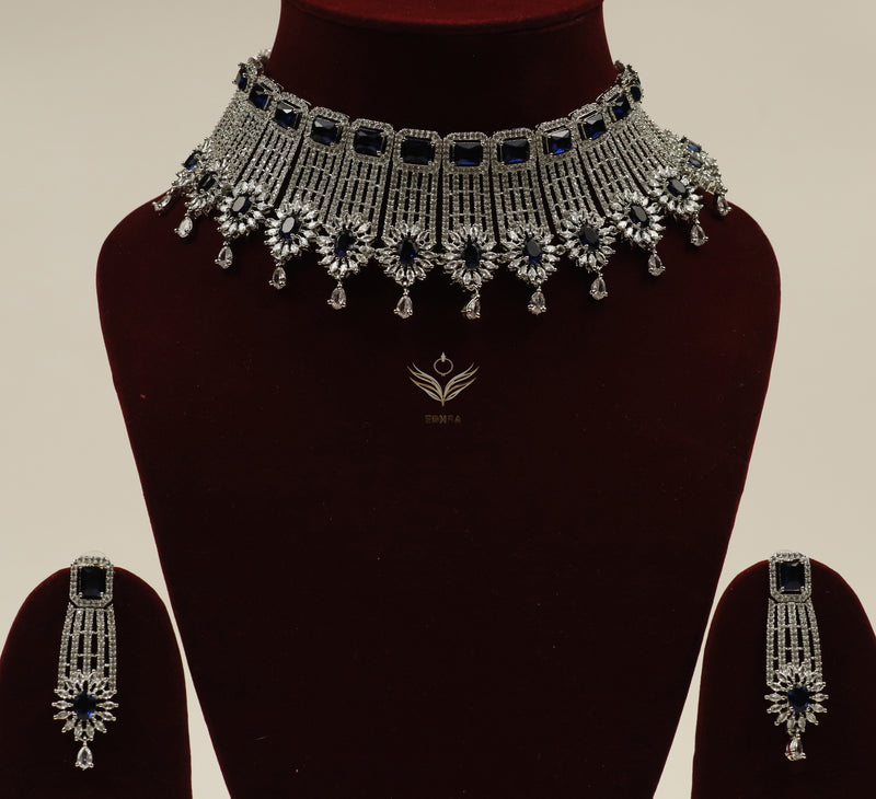 Lustrous lace necklace set