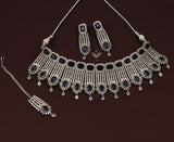 Lustrous lace necklace set