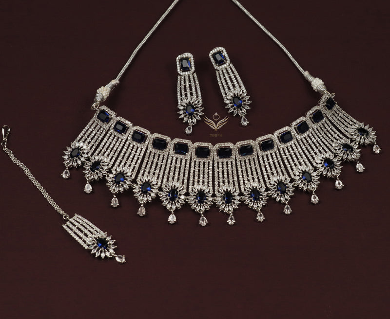 Lustrous lace necklace set